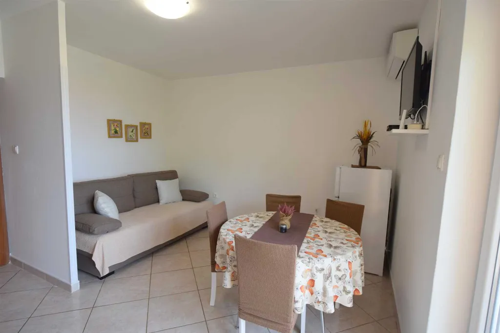 Balcony Apartment for 3 in Malinska