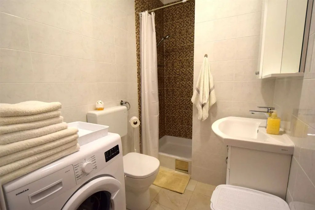 Balcony Apartment for 3 in Malinska