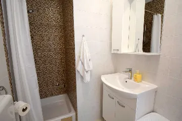 Balcony Apartment for 3 in Malinska