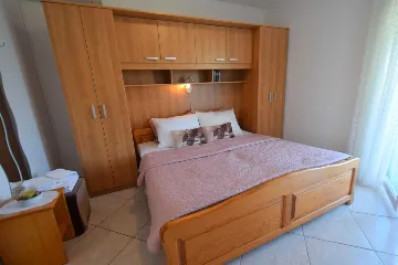 Air-Conditioned Studio Apartment in Malinska for 2