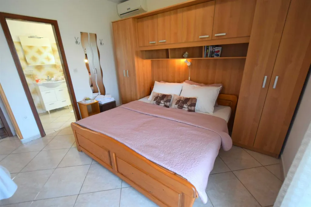 Air-Conditioned Studio Apartment in Malinska for 2