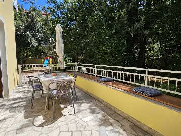 Ground-Floor 1-Bedroom Apartment in Malinska