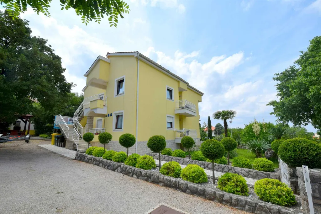 Malinska 1-Bedroom Apartment for 4 Guests