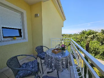 Malinska 1-Bedroom Apartment for 4 Guests