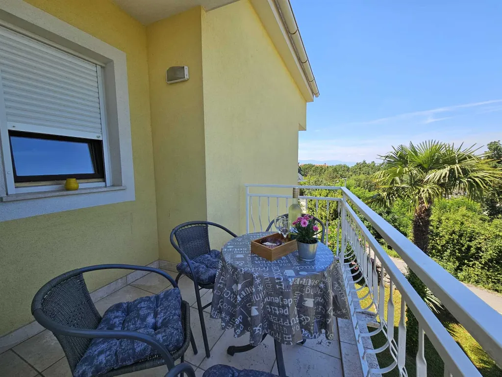 Malinska 1-Bedroom Apartment for 4 Guests