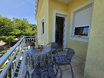 Malinska 1-Bedroom Apartment for 4 Guests