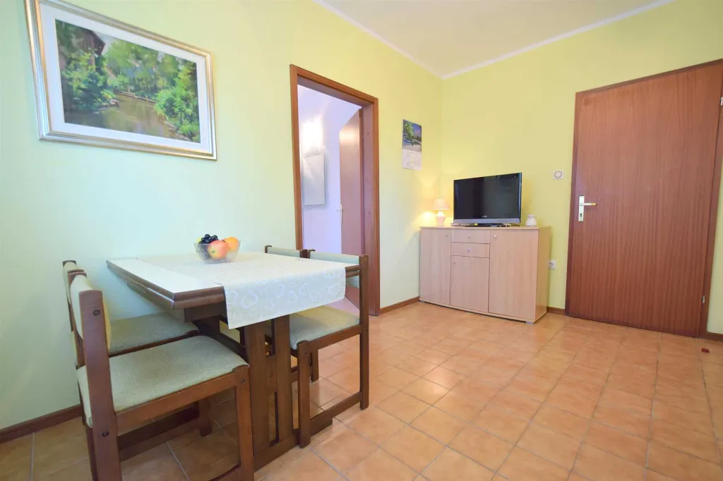 Ground-Floor Apartment in Malinska for 2 Guests