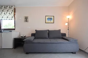 Malinska Studio Apartment for 2 Guests with Parking