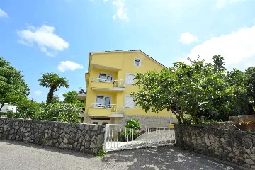 Malinska Studio Apartment for 2 Guests with Parking