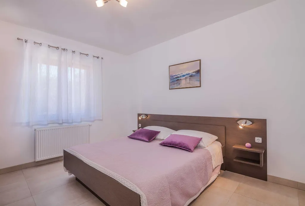 Porat 2-Bedroom Apartment for Up to 5 Guests