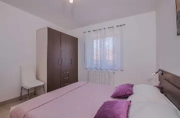 Porat 2-Bedroom Apartment for Up to 5 Guests