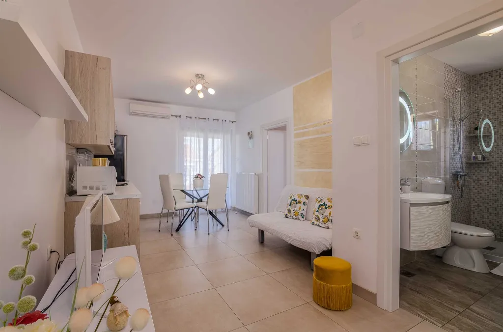 Porat 2-Bedroom Apartment for Up to 5 Guests