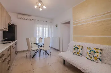 Porat 2-Bedroom Apartment for Up to 5 Guests