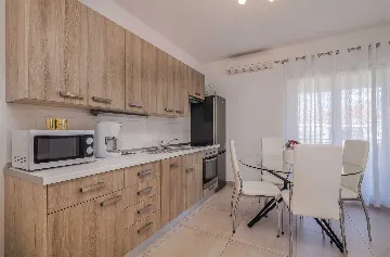 Porat 2-Bedroom Apartment for Up to 5 Guests