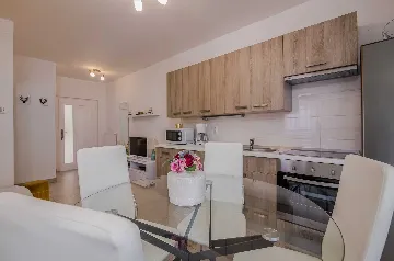 Porat 2-Bedroom Apartment for Up to 5 Guests