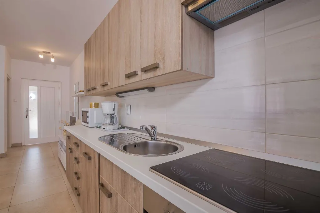 Porat 2-Bedroom Apartment for Up to 5 Guests