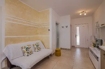 Porat 2-Bedroom Apartment for Up to 5 Guests