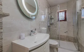 Porat 2-Bedroom Apartment for Up to 5 Guests