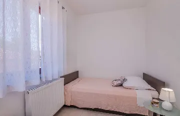 Porat 2-Bedroom Apartment for Up to 5 Guests