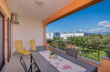 Porat 2-Bedroom Apartment for Up to 5 Guests