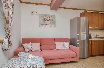 Two-Bedroom Apartment in Porat with Garden and Parking