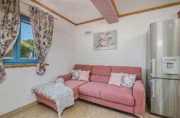 Two-Bedroom Apartment in Porat with Garden and Parking