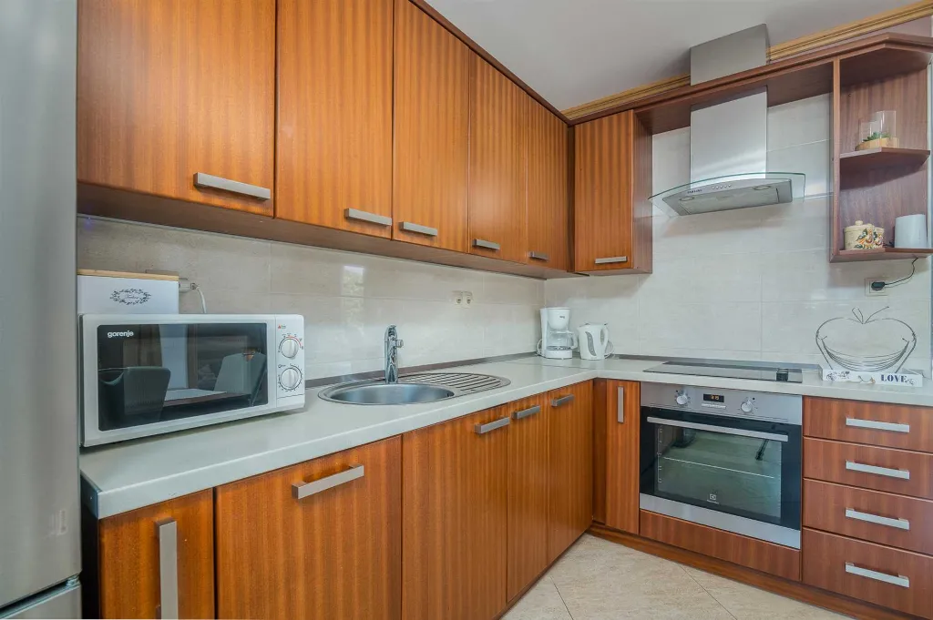 Two-Bedroom Apartment in Porat with Garden and Parking