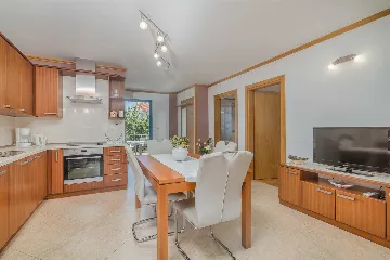 Two-Bedroom Apartment in Porat with Garden and Parking