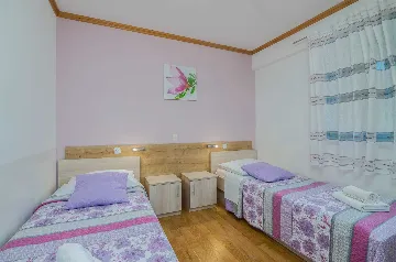 Two-Bedroom Apartment in Porat with Garden and Parking