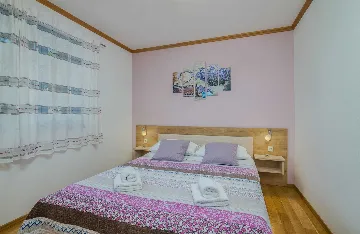 Two-Bedroom Apartment in Porat with Garden and Parking