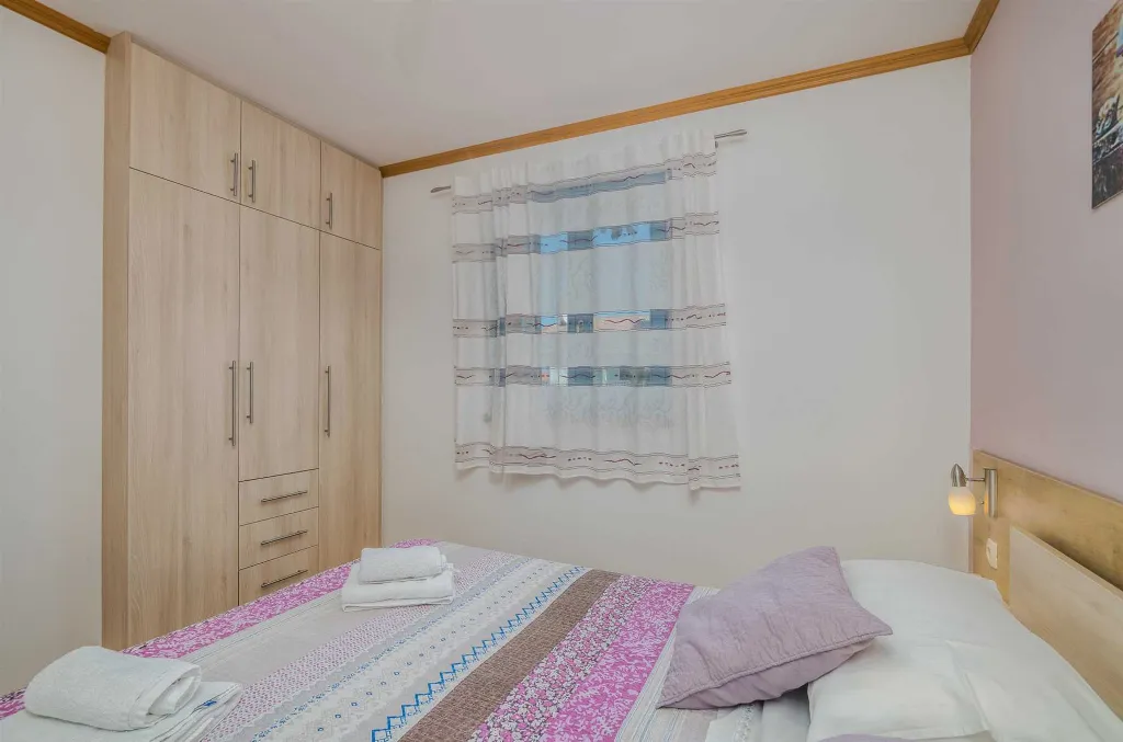 Two-Bedroom Apartment in Porat with Garden and Parking