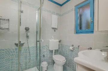 Two-Bedroom Apartment in Porat with Garden and Parking