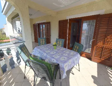 Malinska 2-Bedroom Apartment with Sea View