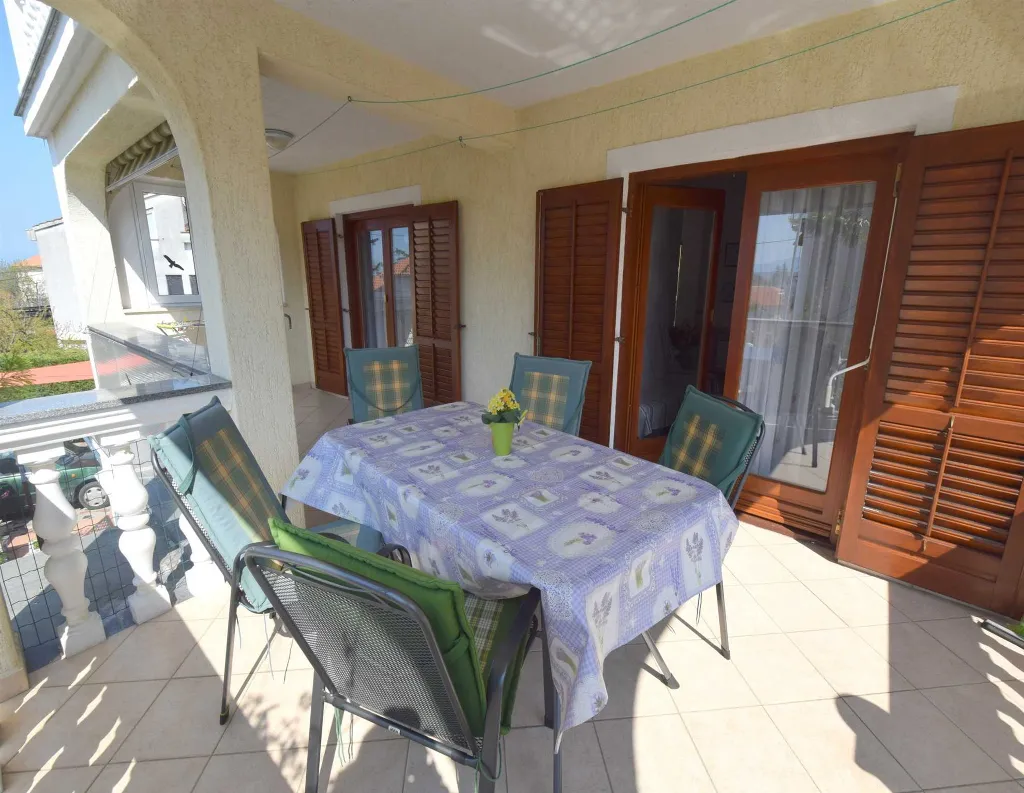 Malinska 2-Bedroom Apartment with Sea View