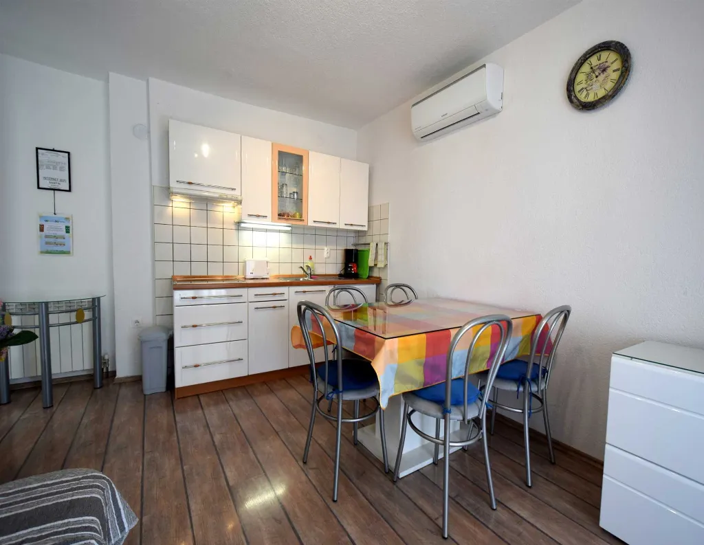 Malinska 2-Bedroom Apartment with Sea View