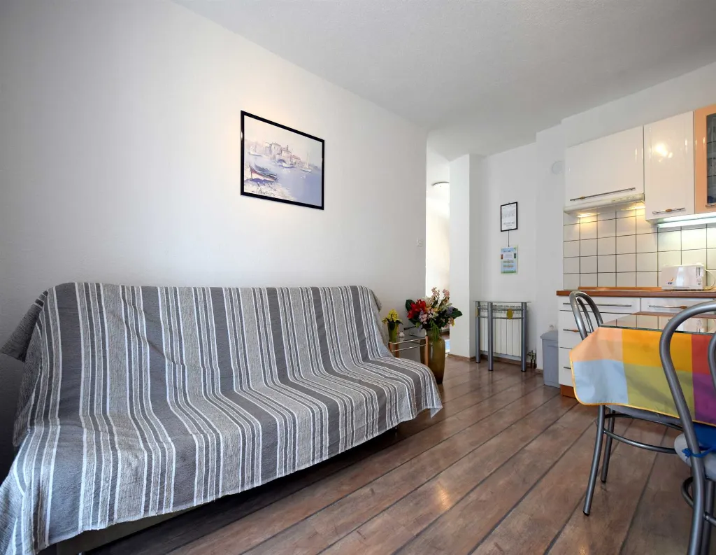 Malinska 2-Bedroom Apartment with Sea View