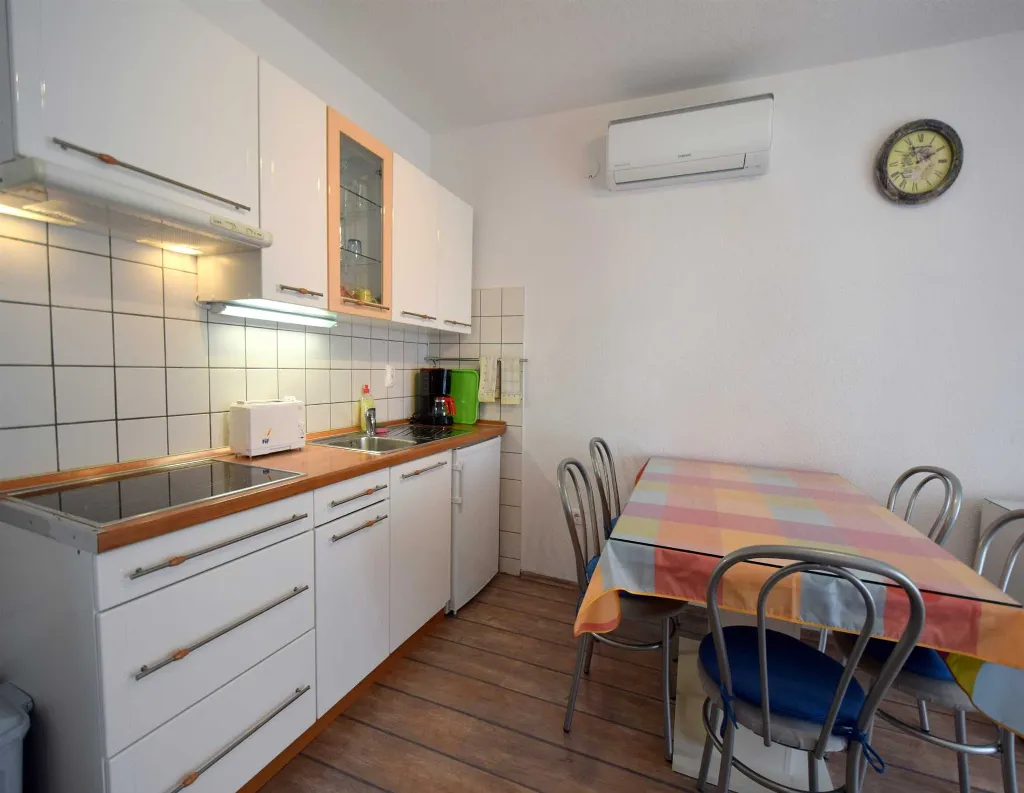 Malinska 2-Bedroom Apartment with Sea View