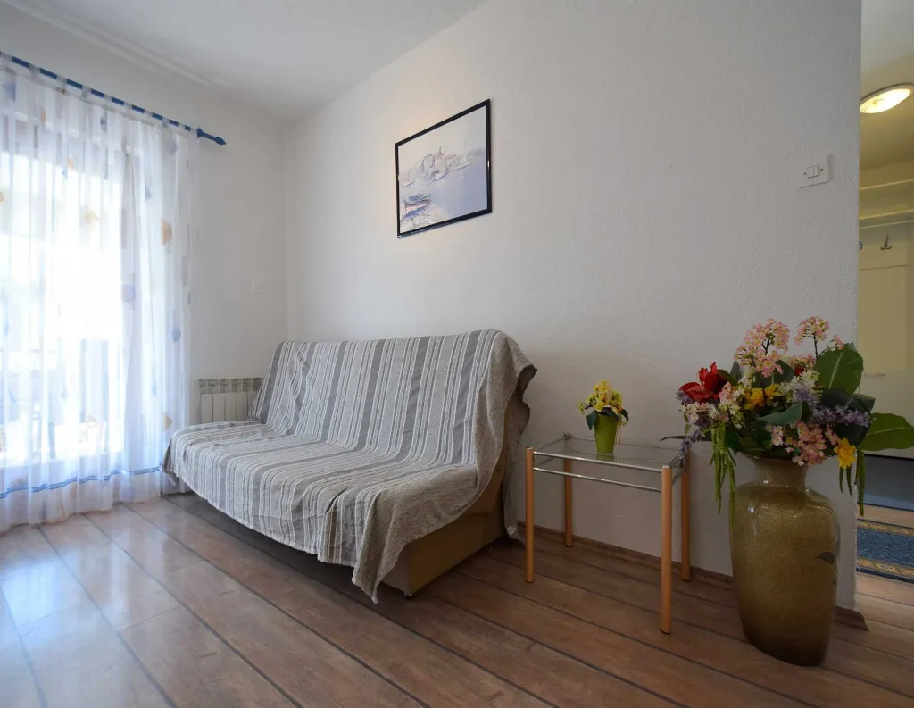 Malinska 2-Bedroom Apartment with Sea View