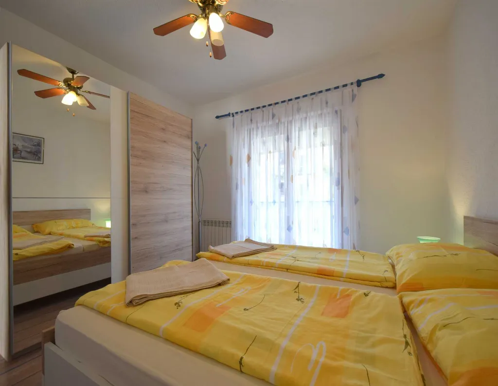 Malinska 2-Bedroom Apartment with Sea View