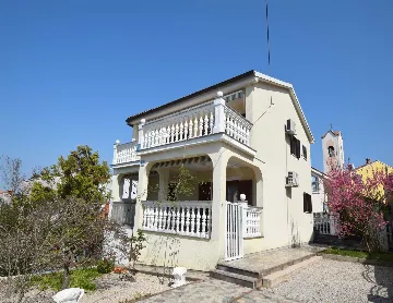 Malinska 2-Bedroom Apartment with Sea-View Balcony