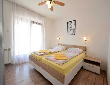 Malinska 2-Bedroom Apartment with Sea-View Balcony