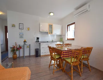 Malinska 2-Bedroom Apartment with Sea-View Balcony