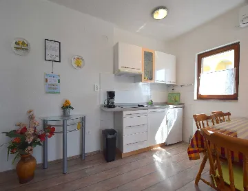 Malinska 2-Bedroom Apartment with Sea-View Balcony