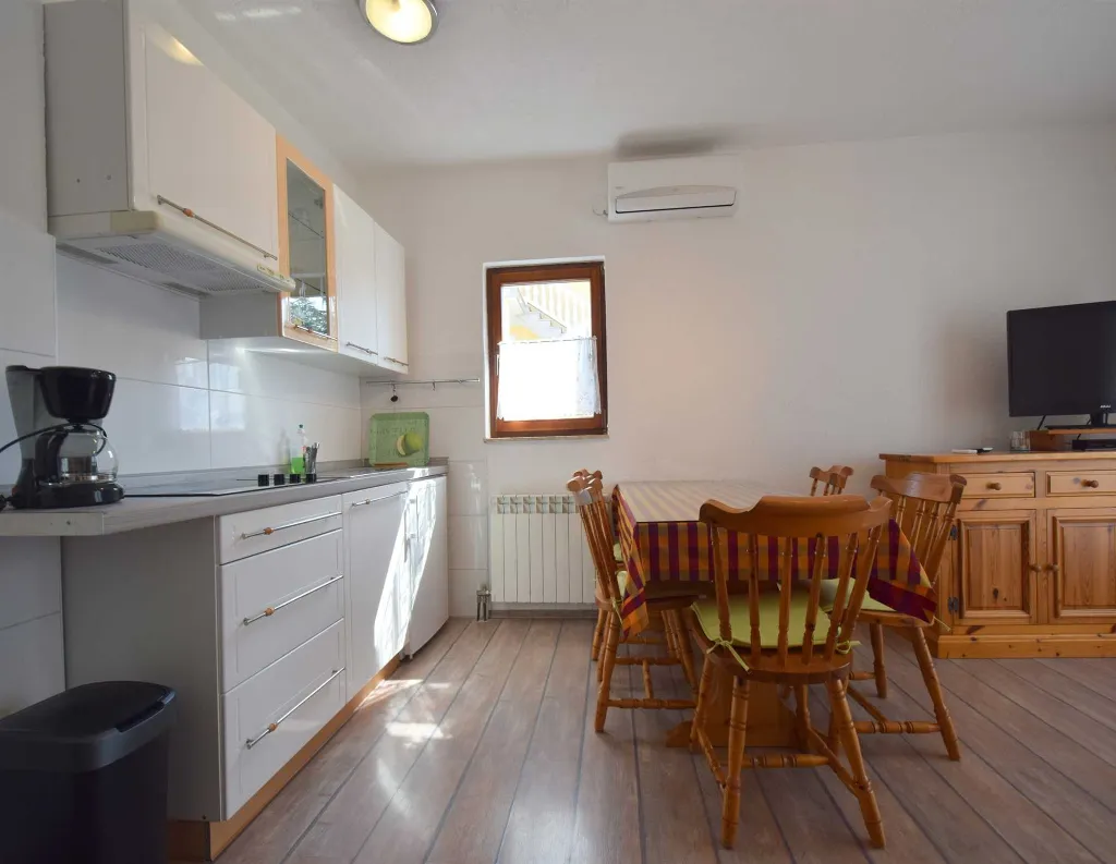 Malinska 2-Bedroom Apartment with Sea-View Balcony