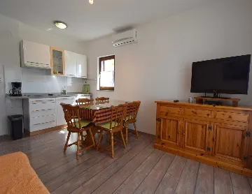 Malinska 2-Bedroom Apartment with Sea-View Balcony