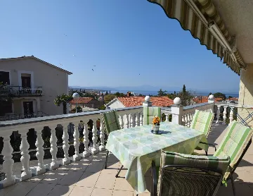 Malinska 2-Bedroom Apartment with Sea-View Balcony