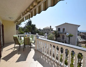 Malinska 2-Bedroom Apartment with Sea-View Balcony