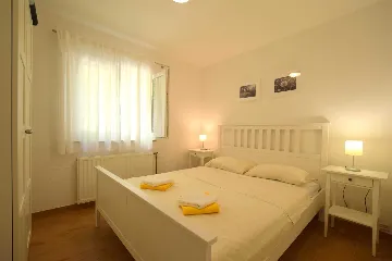 Renovated 1-Bedroom Apartment in Čižići with Sea View