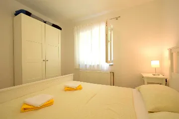 Renovated 1-Bedroom Apartment in Čižići with Sea View