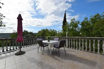 Renovated 1-Bedroom Apartment in Čižići with Sea View